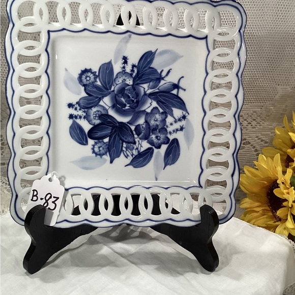 Lillian Vernon Cobalt Blue & White Floral Square Plate Lattice Edge 8” - Picture 9 of 16